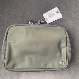 Lululemon Everywhere Belt Bag Large Grey Sage